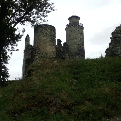 Zřícenina hradu Kostomlaty 