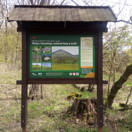 Informační cedule cestou na Lovoš