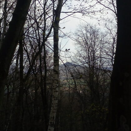 Výhled na Kletečnou z cesty na Lovoš